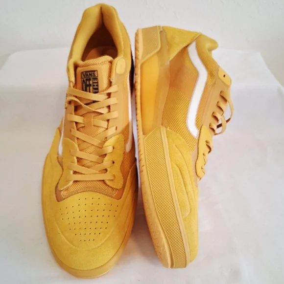 Vans Ave Pro 2.0 Gold Suede Skateboarding